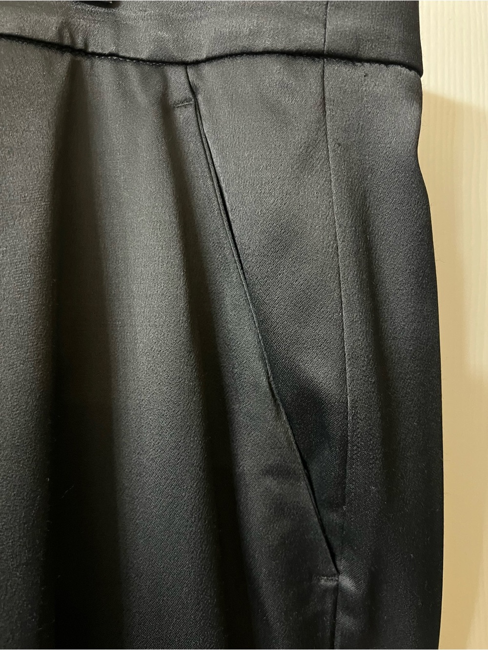 Banana Republic Black Cargo Dress Pants - Sleek Satin Style - Picture 4 of 6